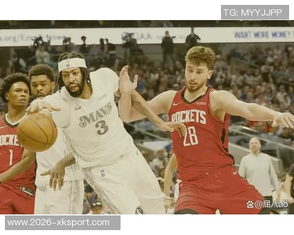 独行侠训练照曝光弗拉格与安东尼戴维斯激烈对抗展现竞争精神