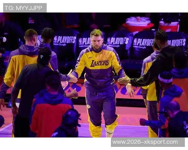 斯玛特强调东契奇在进攻与防守两端都需承担重任与高标准要求