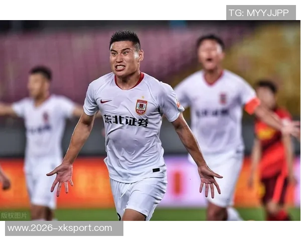 果阿队主场球员通道灯牌损坏严重引发球迷热议